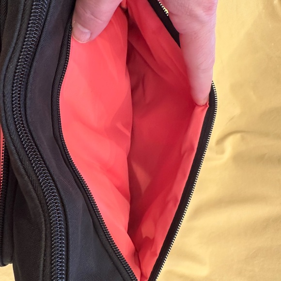 Travelon Anti Theft Crossbody - Picture 10 of 10